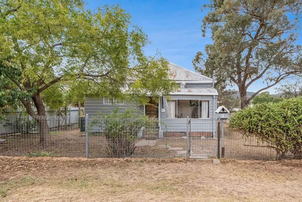 Tenterfield 3ห้องนอน Endless Potential on a Generous Block