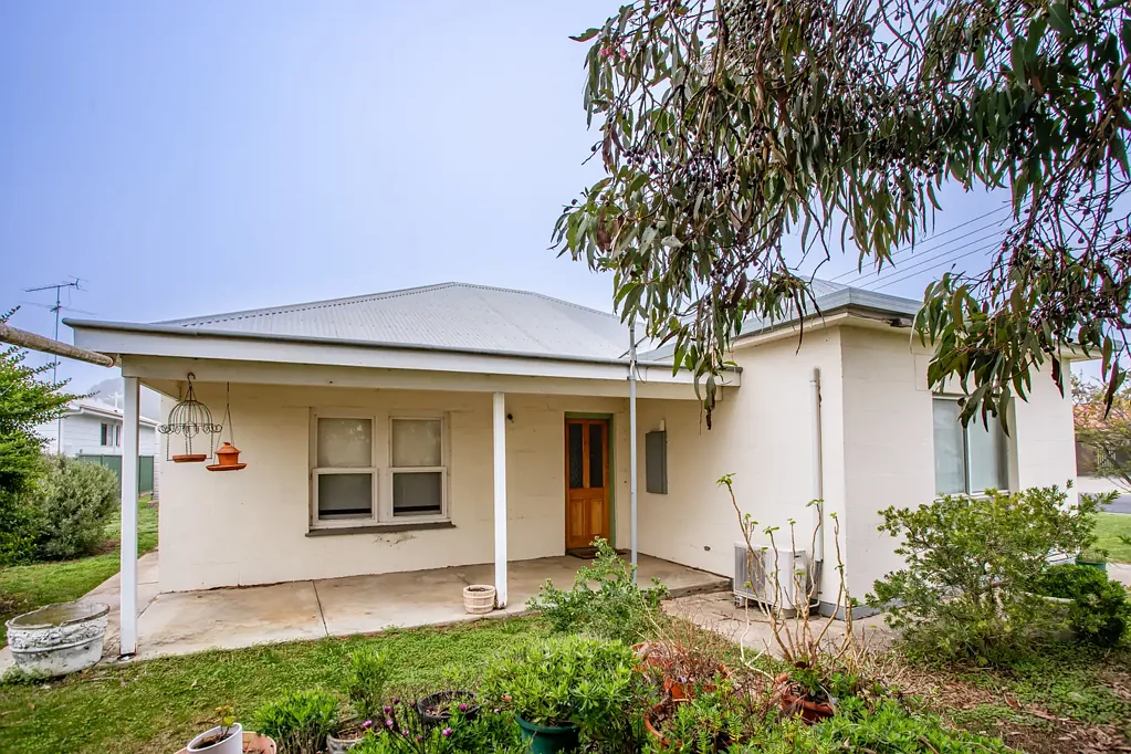 Naracoorte 4房  Solid Block Stone - Great Potential - 4 Bed