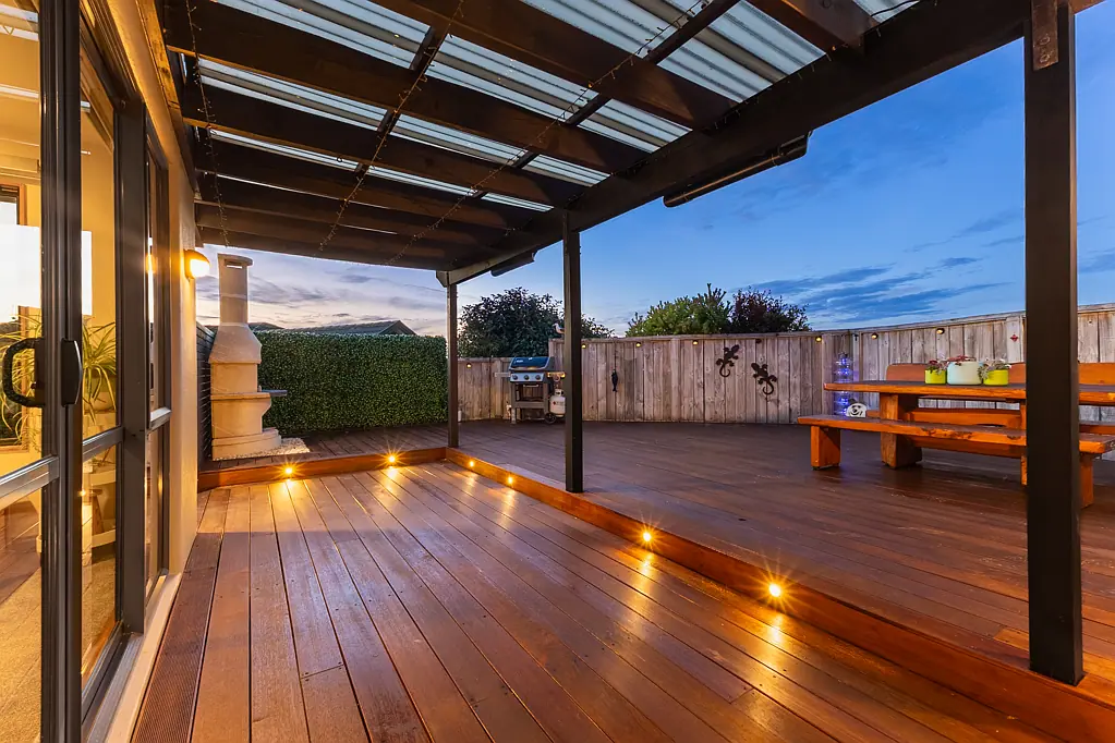 Paraparaumu 3房  Refreshed Entertainer with Panoramic Views