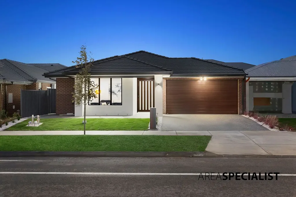 Contemporary Family Living in the Heart of Clyde North