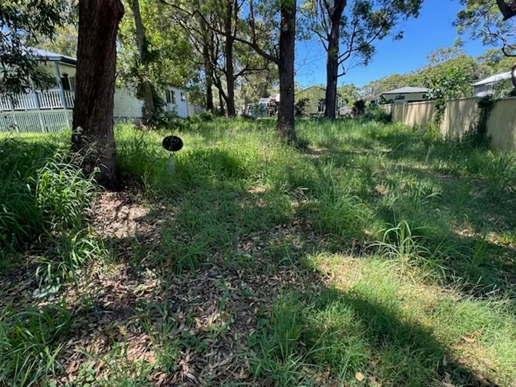 Macleay Island Level Block Close to Shops and Park