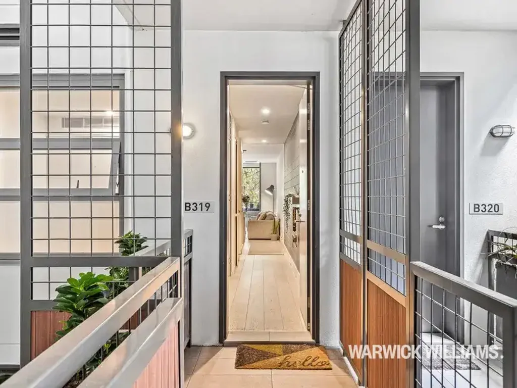MODERN LUXURY, NATURAL LIGHT, CHIC DESIGN
