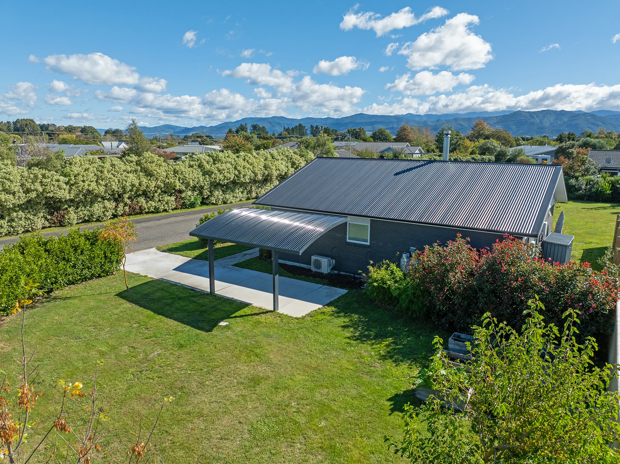 Carterton 2 Bedroom Stylish and Modern in Top Location
