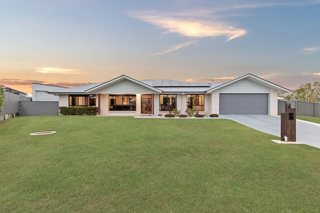 4 Hampton Court, Southside, QLD 4570