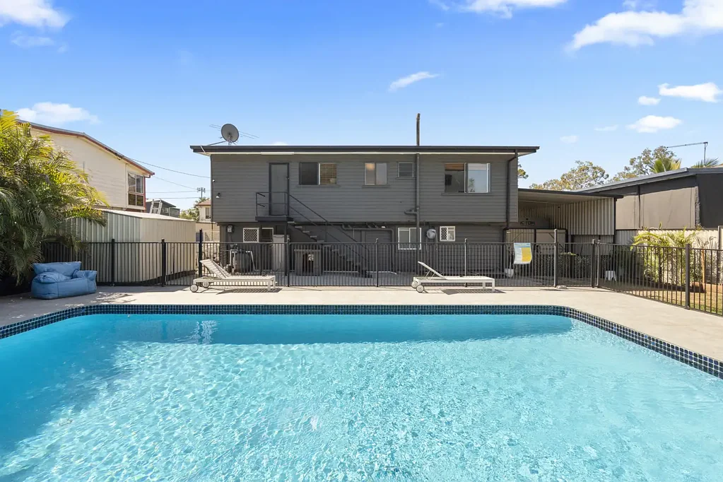 Woodridge 3બેડરૂમ Modern & Move In Ready | Rare Opportunity with Pool & Versatile Downstairs Living