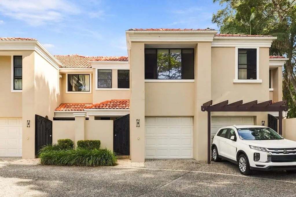 Surfers Paradise 3房  Secure 3 Bedroom Townhouse in Exclusive Marion Hall Estate with Additional Parking