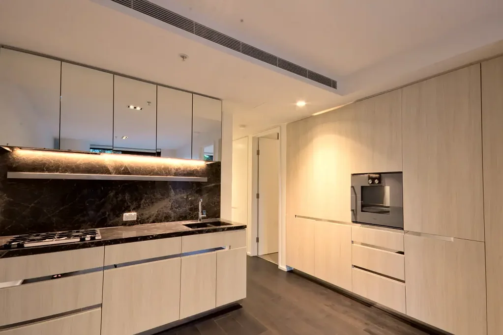 Luxury 2 Bedroom Apartment with Resort-Style Amenities and private Courtyard