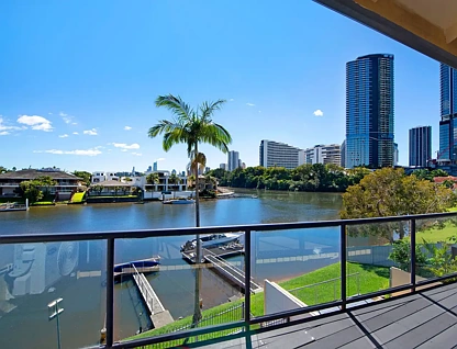 2/23 Hooker Boulevard, Broadbeach Waters, QLD 4218, 2房, 2浴, Townhouse