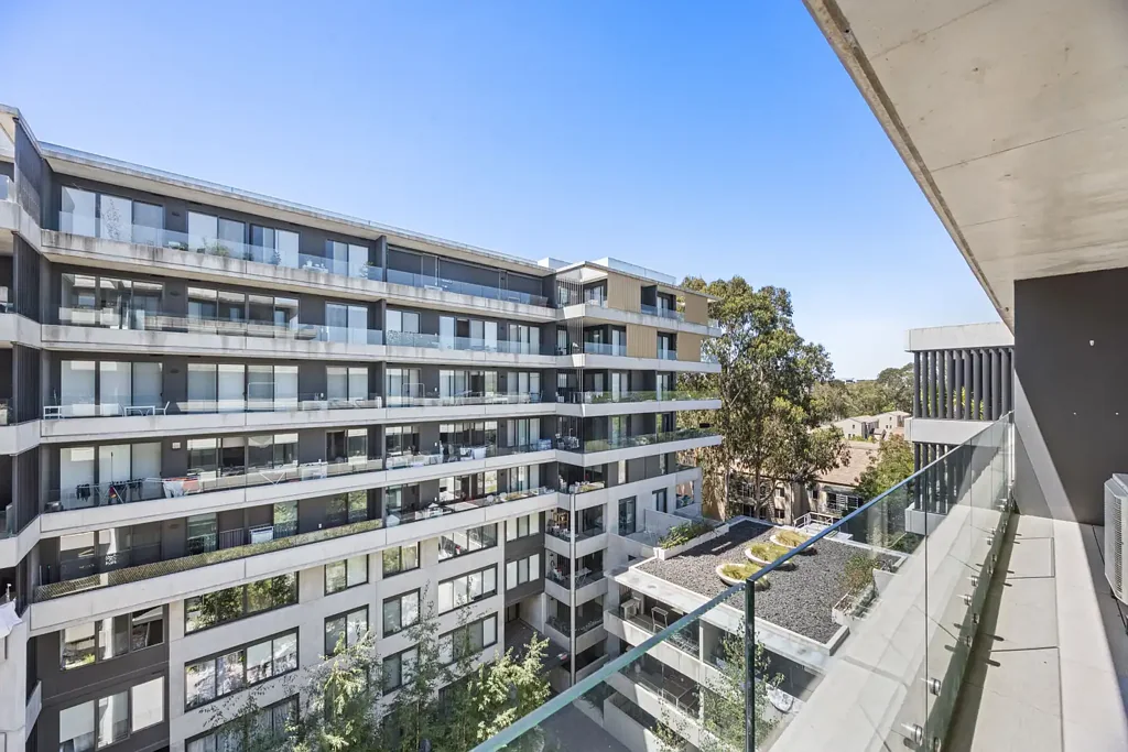 Sophisticated Inner-City Living with Entertainer’s Balcony