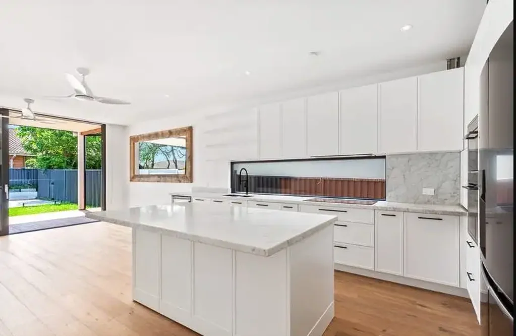 Yarra Bay/Little Bay Border- Luxurious Hamptons Style Home in Phillip Bay