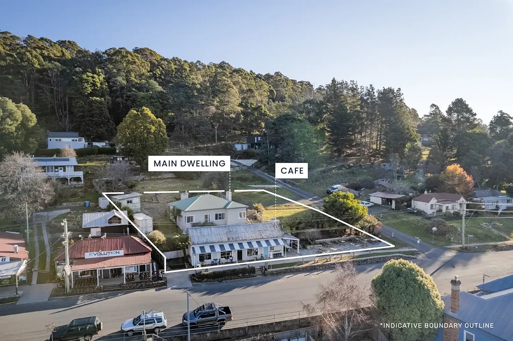 Derby 4房  Home + Café in the middle of the township.