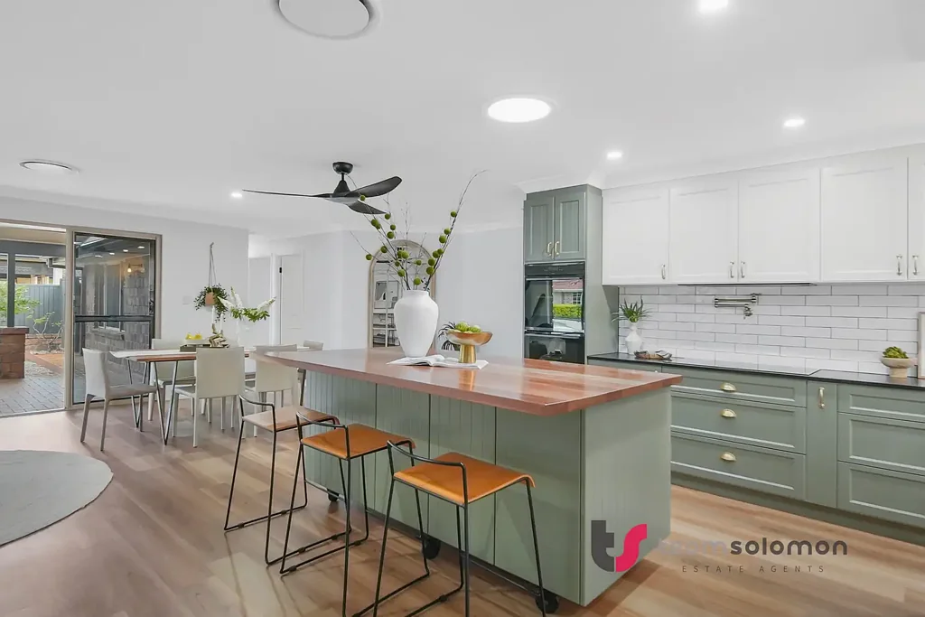 Ormiston 5房 著名的 Ormiston College 学区内的宽敞家庭生活 Spacious Family Living in the Prestigious Ormiston College Precinct