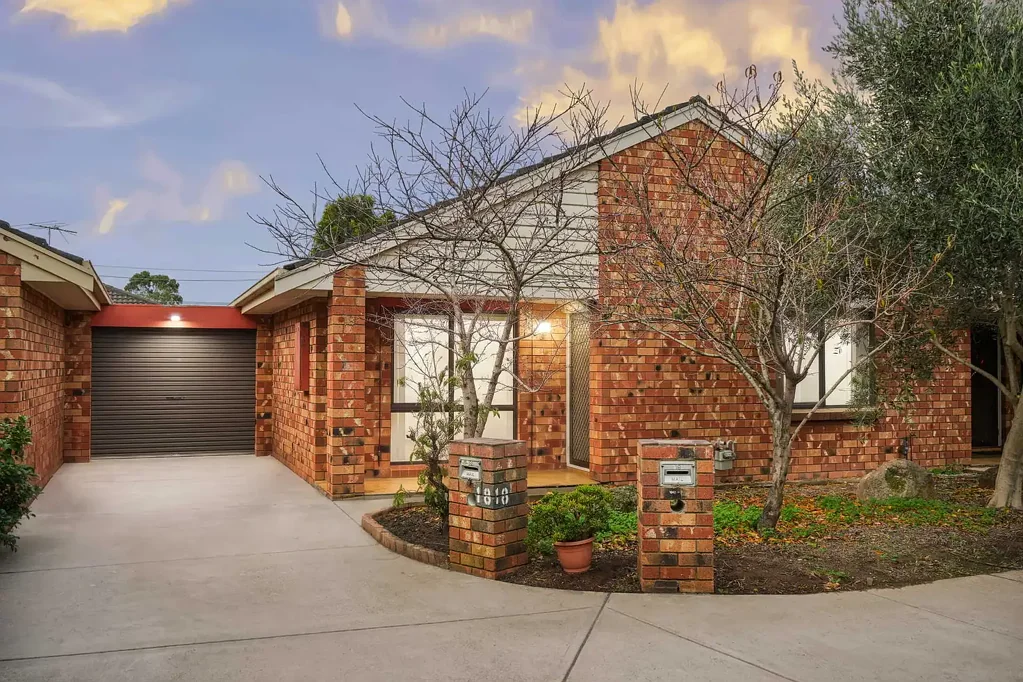Werribee 2Zimmer The Ultimate Werribee Blank Canvas: Premium Location, Endless Potential!
