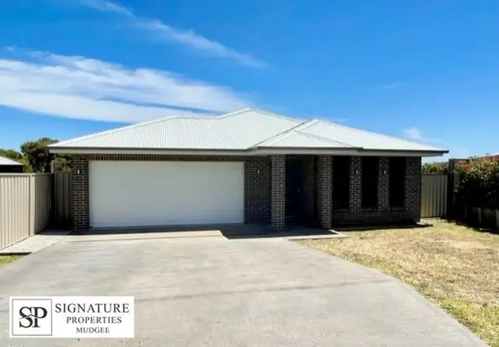 EXECUTIVE LIVING IN YALLAMBEE