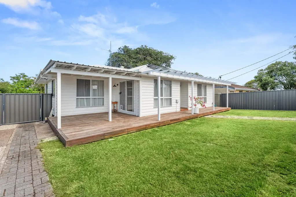 90 Murphy Street, Point Vernon, QLD 4655