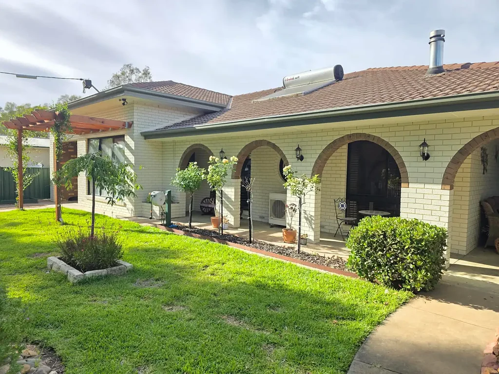 Elmore 3Kwarto Charming Country Home - Comfort, Quality & Garden Paradise