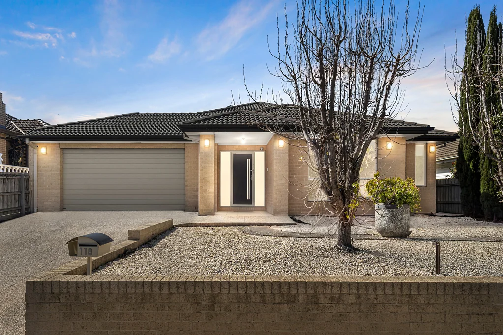 Clayton 4Zimmer Expansive Family Living on 697sqm in a Prime Clayton Location