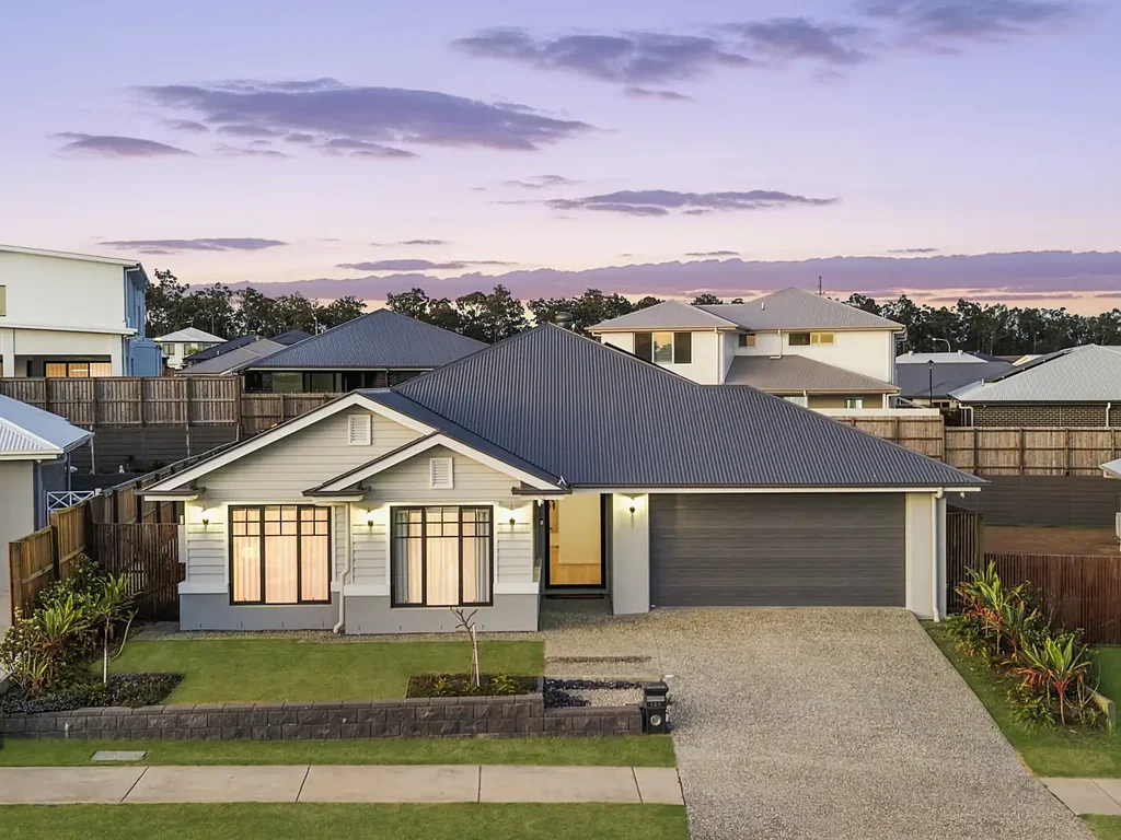 Greenbank 4침실 Impressive Family Living with Pool + 19kW Solar + Multiple Living Areas