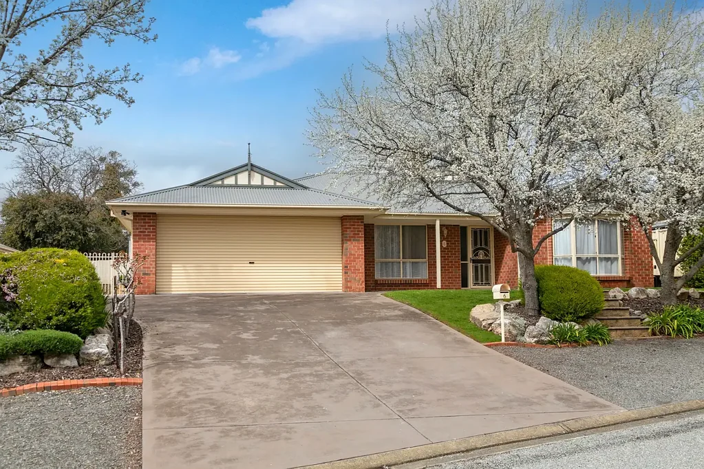 6 Rocky Glen Court, Clare, SA 5453