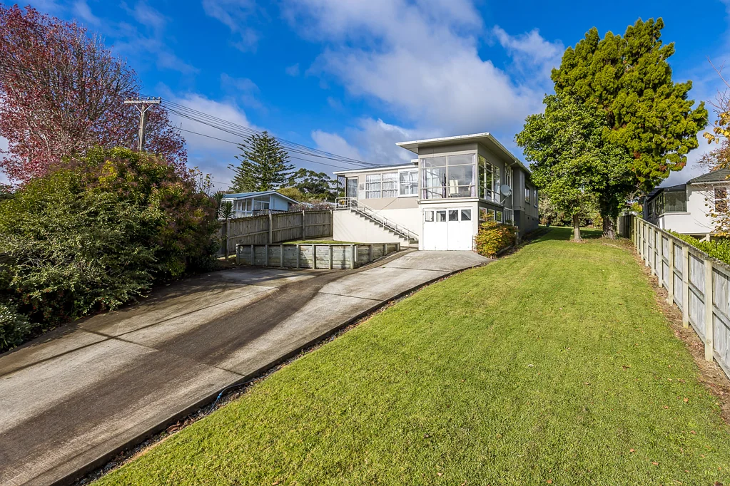 Wellsford 3ਬੈੱਡਰੂਮ Renovator's Dream on a Prime Corner Site