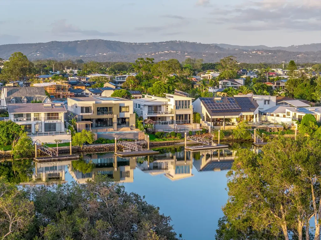 Broadbeach Waters 6房  Seller Ready to Transact