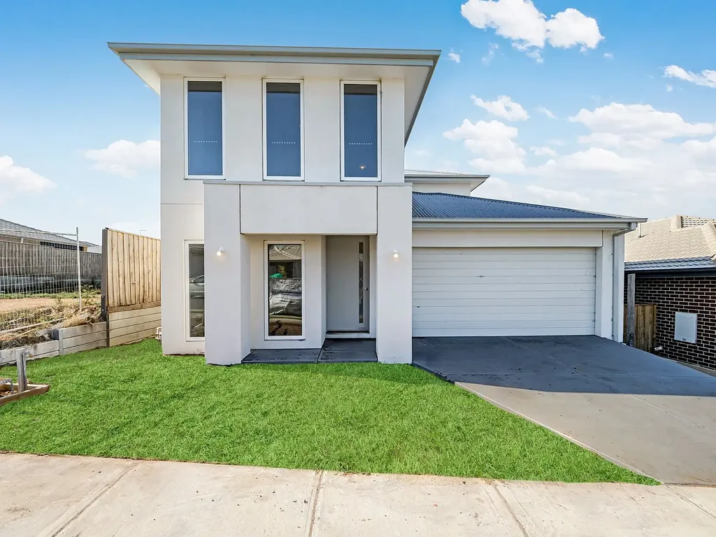 Brand New Double Story Home in Nar Nar Goon North - Pakenham East