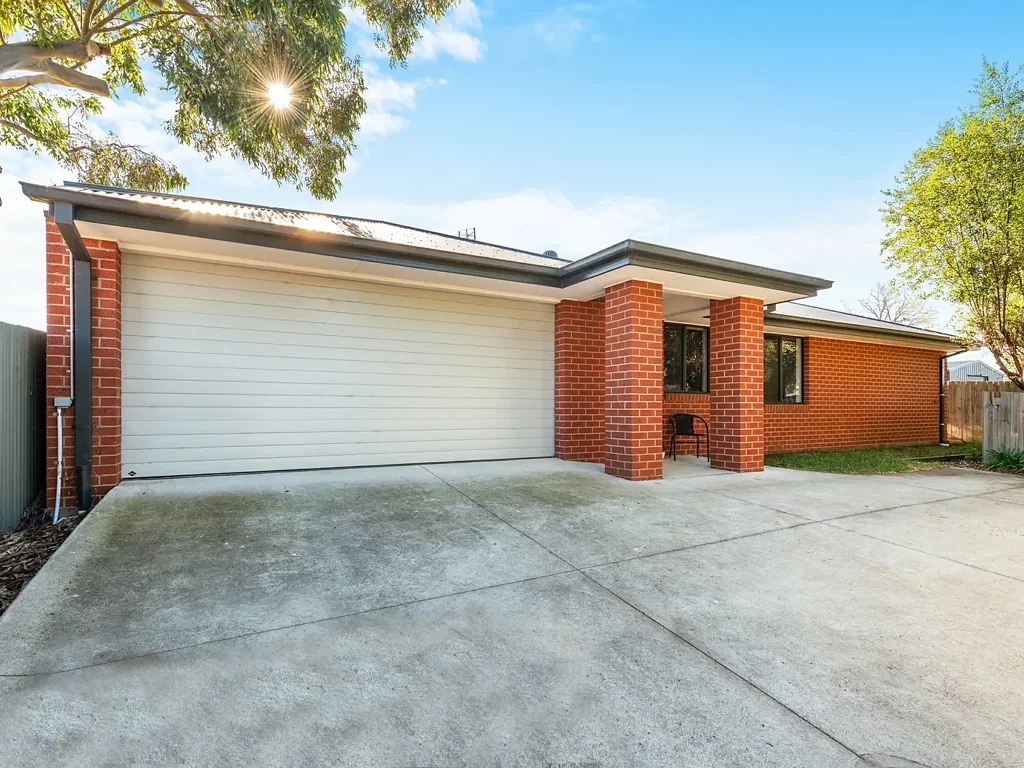 Bairnsdale 3 Bedroom MODERN AND APPEALING
