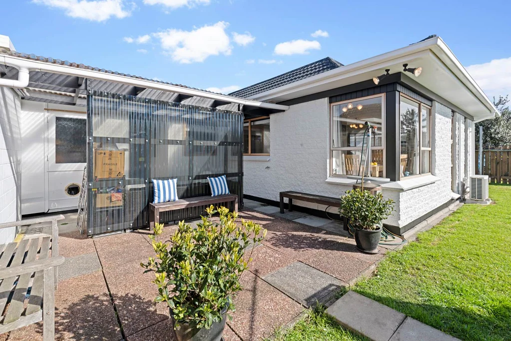 2/1 Glengowan Place, Conifer Grove, Papakura, Auckland