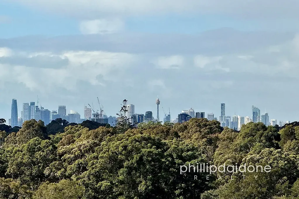 Regents Park 6房 三层复式 令人惊叹全景视野 五卧室带衣帽间 豪华主卧套房 美食厨房 开放式起居 露台烧烤阳台 木地板 中央空调 Luxury Tri-Level Duplex with Panoramic Skyline Views