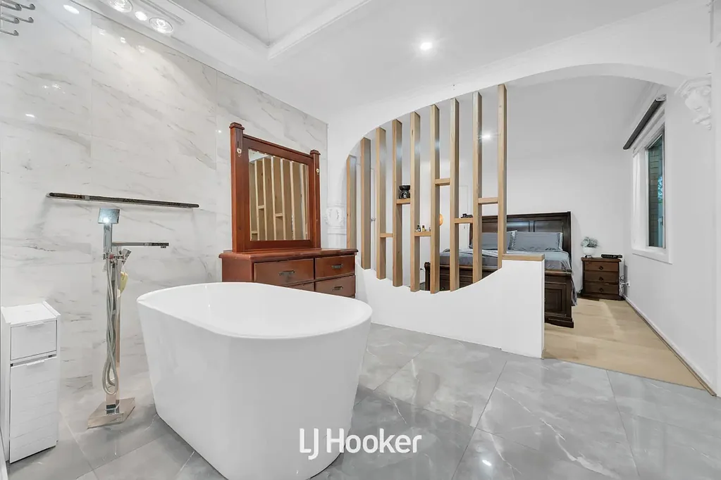 Springvale 4ห้องนอน Luxury Family Entertainer on 757m² with Pool & Dual Living