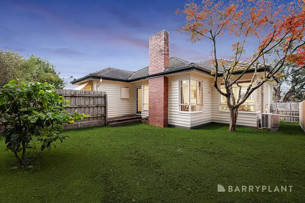 Lilydale 3房 Lilydale站便捷 378sqm地块可提升 壁炉客厅 厨房Domain电器 高顶管道供暖 Fabulous start or ideal investment.