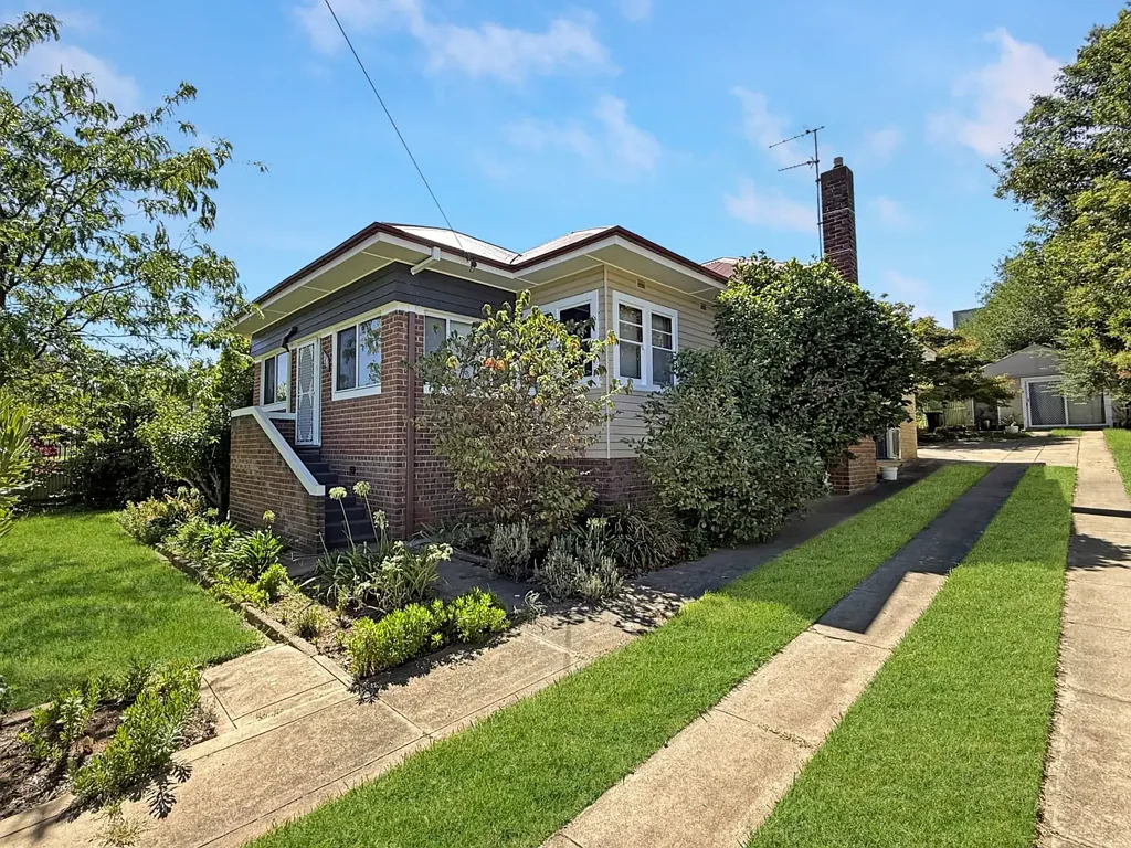24 McLerie Street, Young, NSW 2594