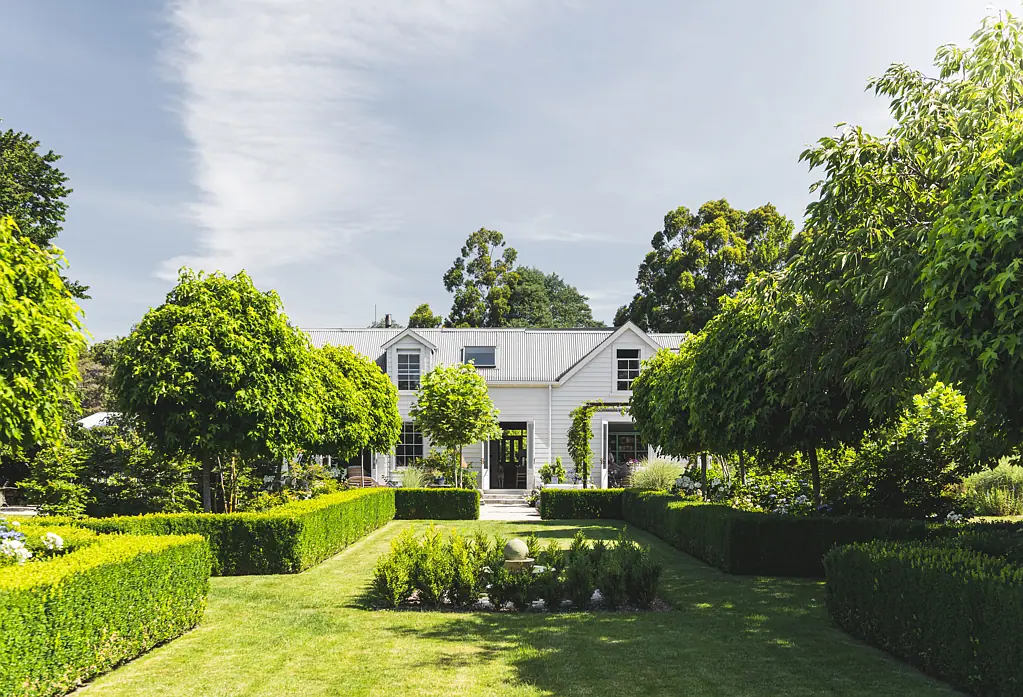 Opaki Ranginui Retreat