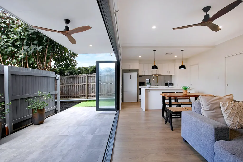 Carina 3 Slaapkamer Contemporary Freehold Living in a Boutique Complex of Only Four