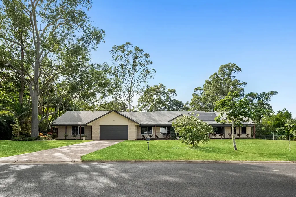 Nerang 5Kwarto DUAL OCCUPANCY ON PRIME USEABLE LAND / TIGHTLY HELD DRESS CIRCLE LOCATION