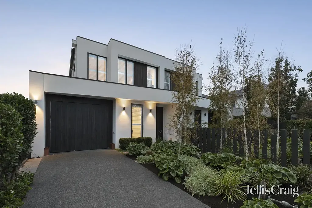 Bentleigh 4 Bedroom North facing warmth with designer flair