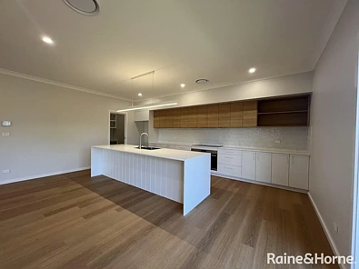 8 Rifle Range Road, Orange, NSW 2800, 4 slaapkamers, 2 badkamers, House