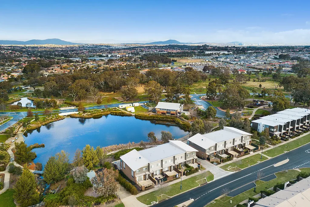 Casey 3બેડરૂમ Refined Townhome Living. Parkside Water Views