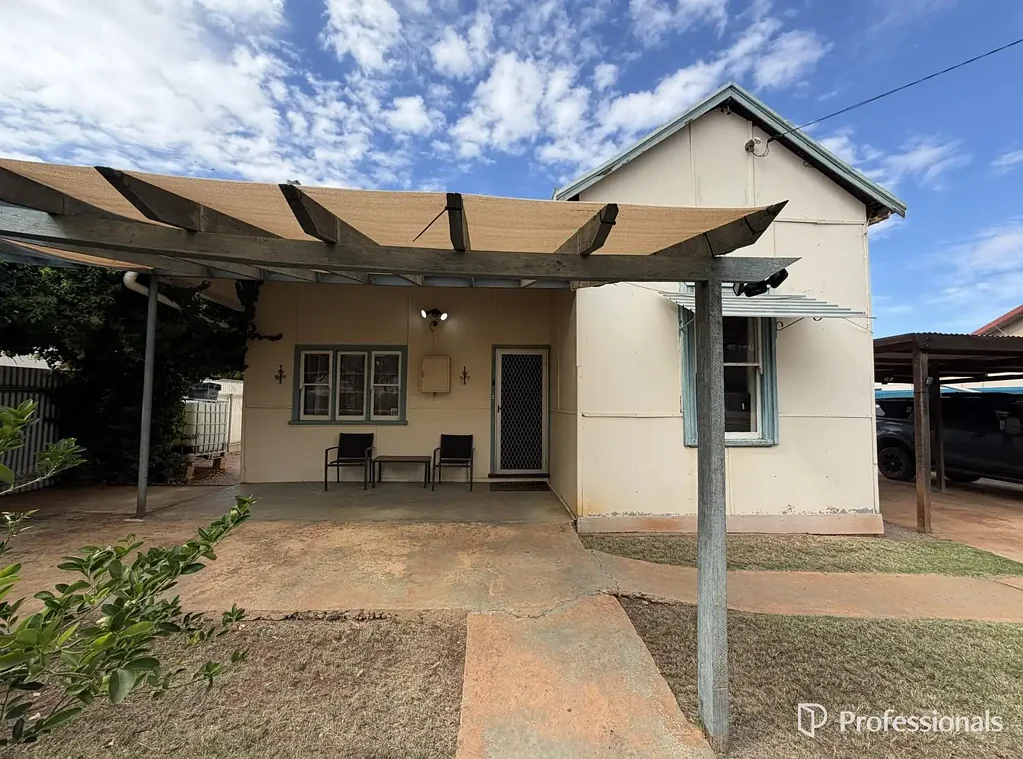 Character Home In Lamington