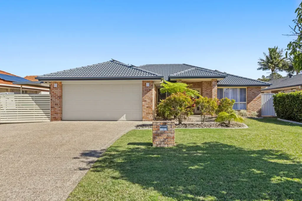Banora Point 4房  Space, Style & a Pool to Match - Family Living in Banora Point