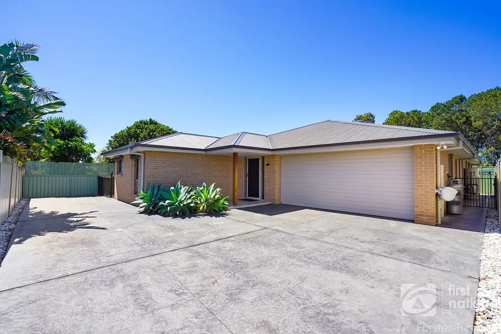 Tuncurry 4Moenga Modern Family Living with Style, Space & Comfort