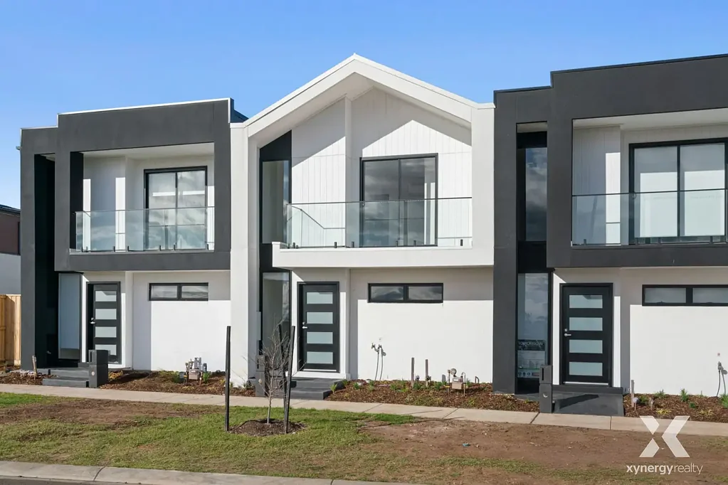 Spacious & Stylish 4-Bedroom Townhouse in Mambourin