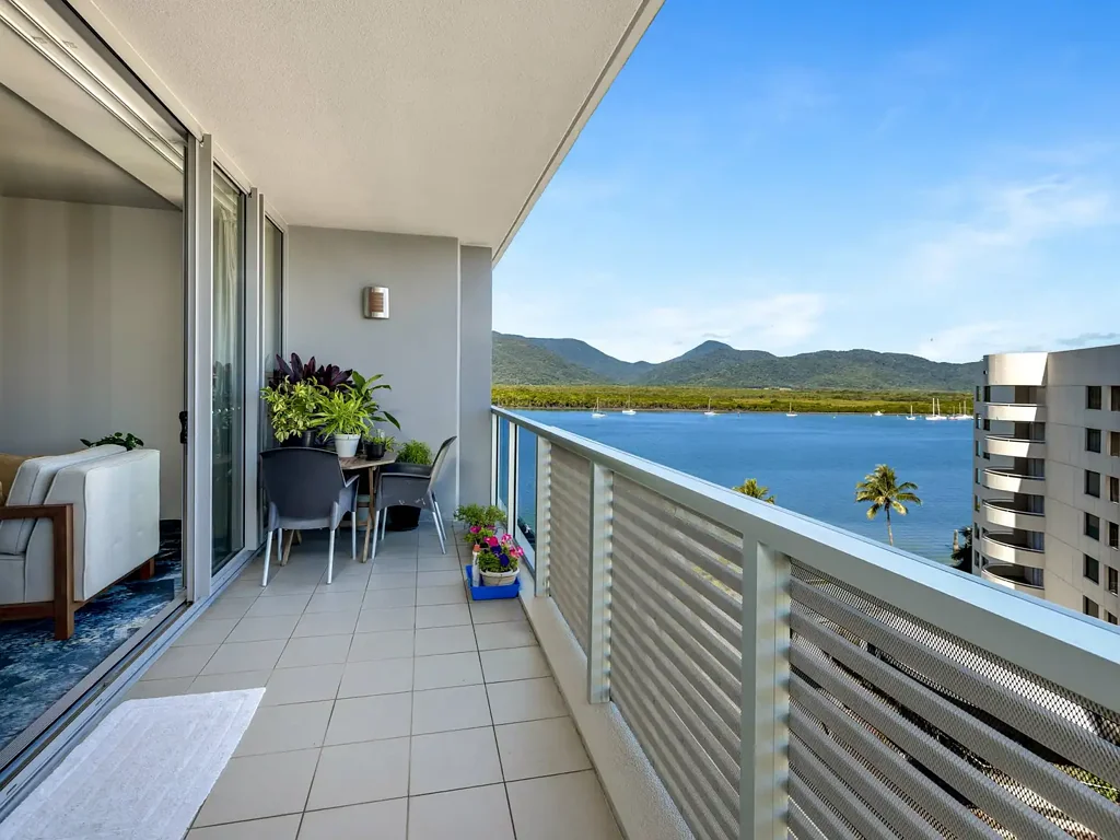 Cairns City 1कमरा NINTH-FLOOR LIVING WITH A FULL-WIDTH BALCONY
