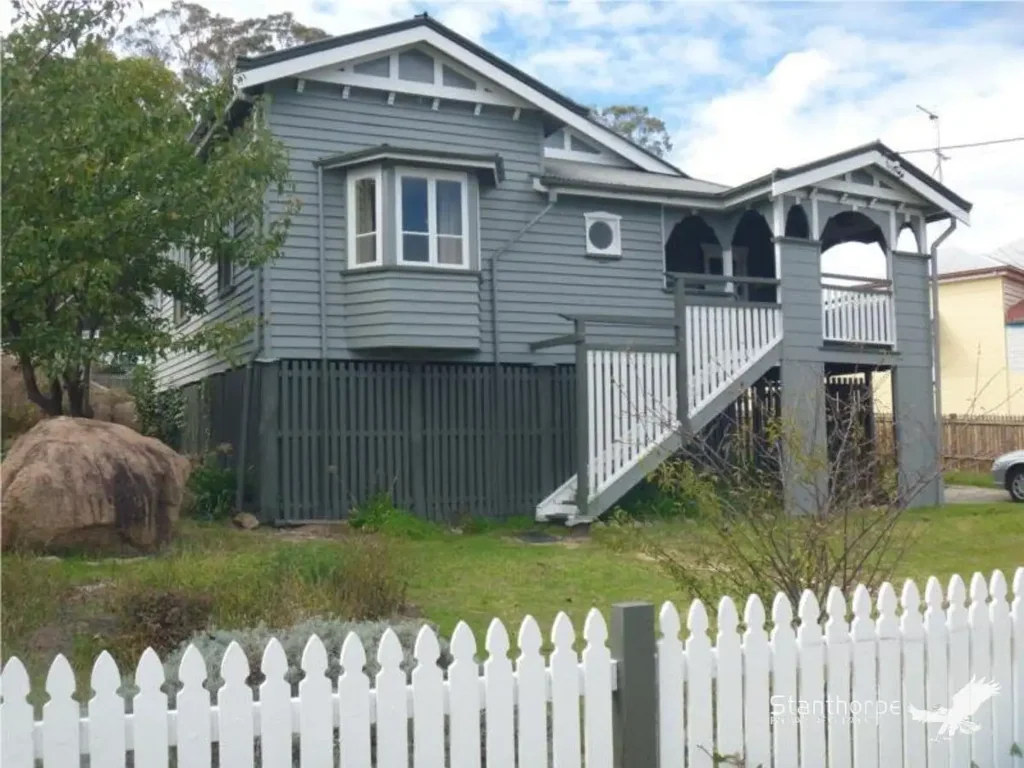 Beautifully Furnished Old Queenslander with Modern Touches