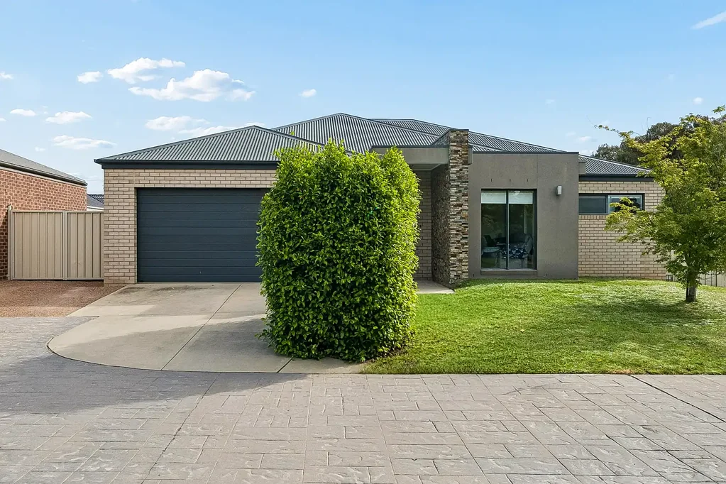 Mooroopna 3ਬੈੱਡਰੂਮ Low-Maintenance Living in the Heart of Mooroopna!