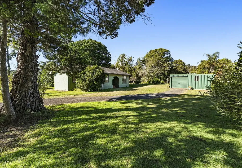 Blackbutt 2 Bedroom Exceptional and unique property in the heart of Blackbutt.