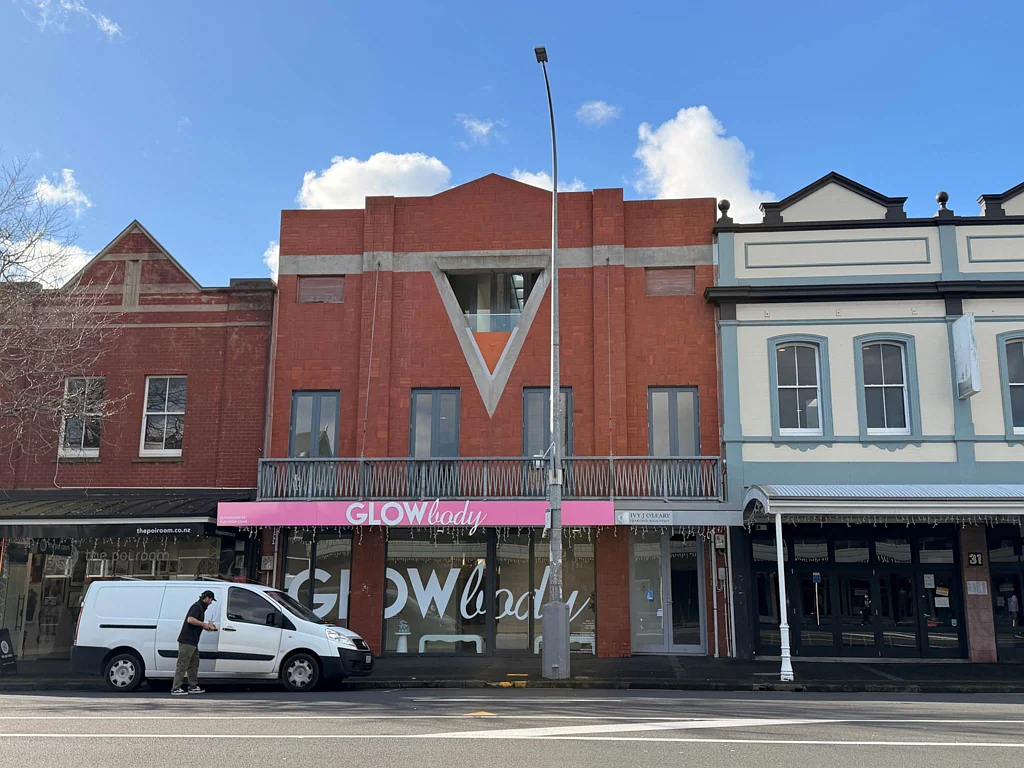 Grey Lynn  CHARACTER PONSONBY OFFICE - FIVE CAR PARKS