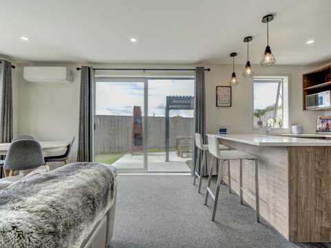 Glenview 3房  Affordable Modern Living, and Freehold!