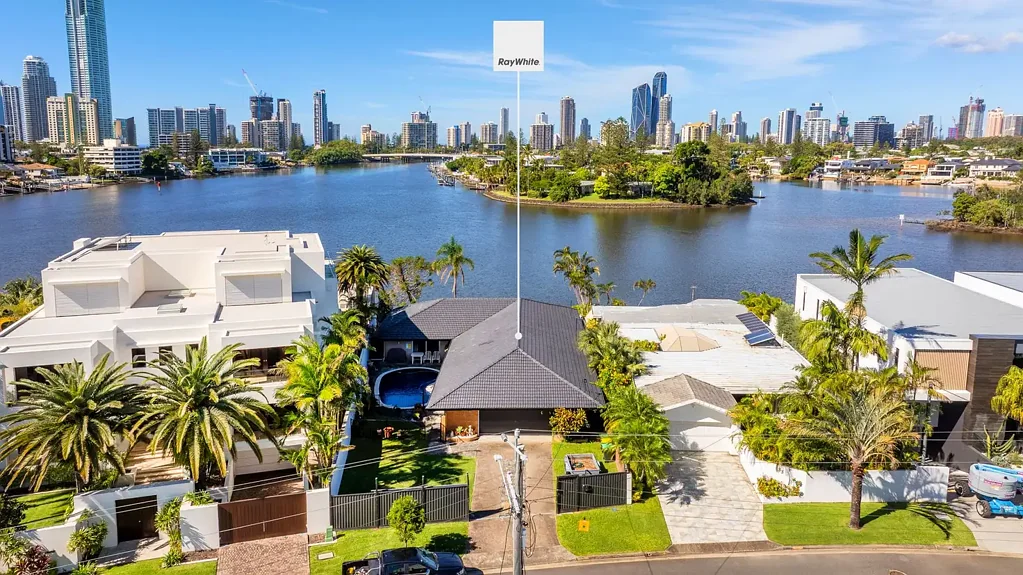 Surfers Paradise 4 Bedroom Once in a Lifetime. The Canvas for Your Masterpiece.