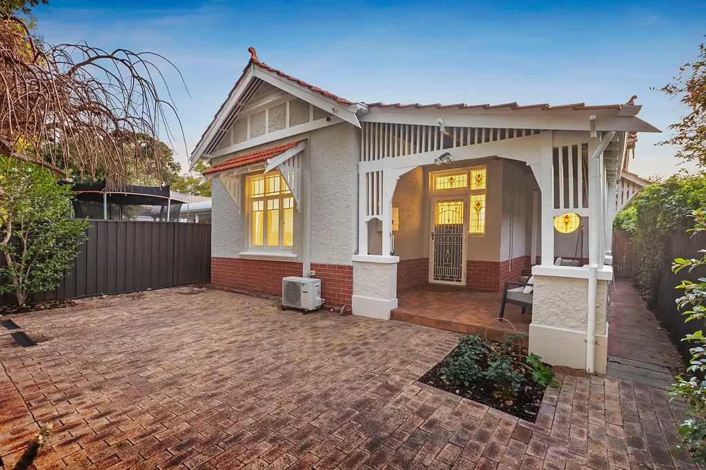 Subiaco 3غرفة نوم Gorgeous Character Cottage with Tons of Potential